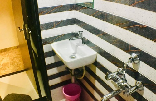 Malad East House | Hotel Shalimar