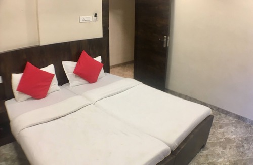 Malad East House | Hotel Shalimar
