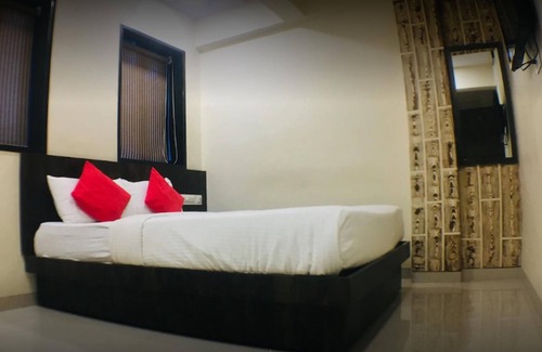Malad East House | Hotel Shalimar