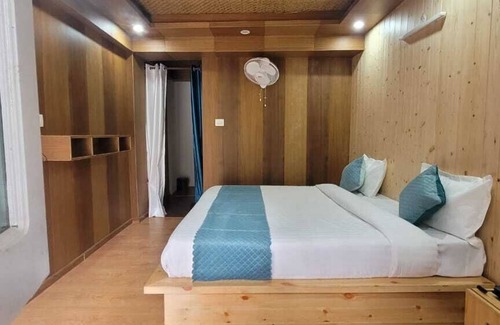 Kausani Hotel | Hotel Shivay