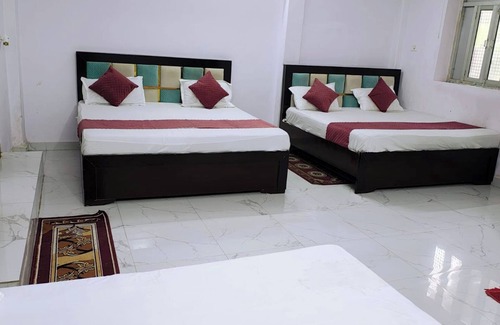 Ayodhya Hotel | Hotel Shri Hari Lodge Ram Nagari Ayodhya