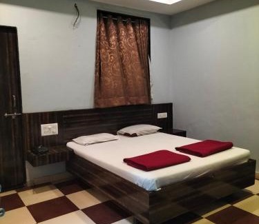 Shirdi Hotel | HOTEL SHRI PUSHPANJALI SHIRDI