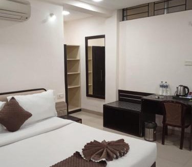 Rau Hotel | Hotel Shri Ramkrishna Bagh Palace