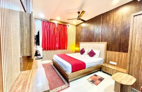 Sigra Hotel | HOTEL SIDDHANT PALACE ! VARANASI fully-Air-Conditioned hotel at prime location, Lift-&-wifi-available, near-Kashi-Vishwanath-Temple, and-Ganga-ghat - 2