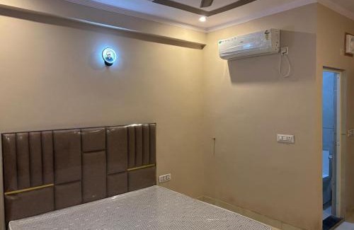 Delhi Hotel | Hotel Signature Village Guest House