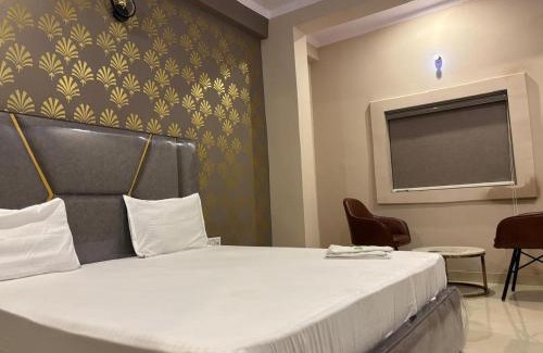 Delhi Hotel | Hotel Signature Village Guest House