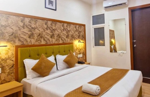 Pashim Vihar Hotel | Hotel Silver Saffron Peeragarhi