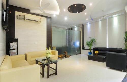 Karol Bagh Hotel | Hotel Sky Rich International - Just a min walk from Karol Bagh Metro Station