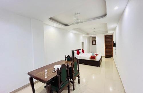 Chittaranjan Hotel | Hotel Smart - Malviya Nagar Above KFC