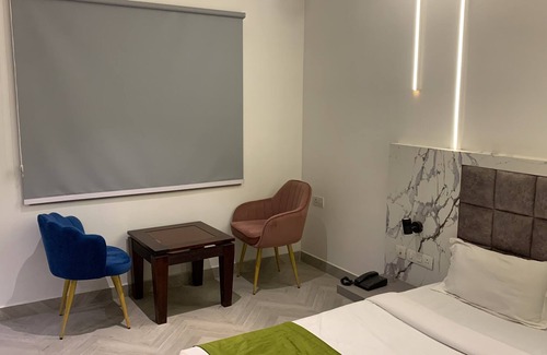 Sector 14 Hotel | Hotel Square 9 Inn