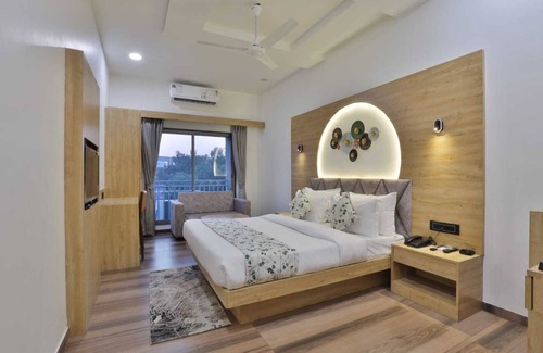 Anand Hotel | Hotel SR Laxmi