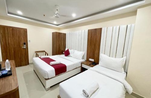 Varanasi Hotel | HOTEL SRK ! Varanasi ! fully-Air-Conditioned hotel at prime location with LIFT-wifi-Restaurant availability, near Kashi Vishwanath Temple, and Ganga ghat, Luxurious Rooms