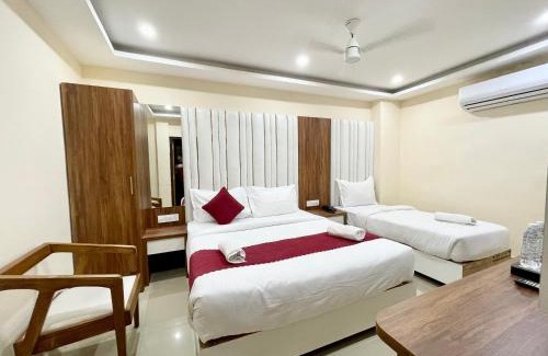 Varanasi Hotel | HOTEL SRK ! Varanasi ! fully-Air-Conditioned hotel at prime location with LIFT-wifi-Restaurant availability, near Kashi Vishwanath Temple, and Ganga ghat, Luxurious Rooms
