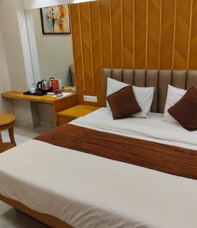 Pitampura Hotel | Hotel Star Near railway station