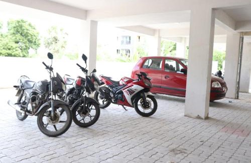 Manapakkam House | Hotel Starlight Chennai near DLF,L&T,Miot,Tradecenter,Ramachandra medical coll