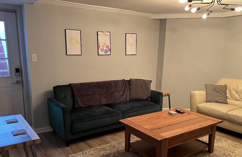 Rivermont Apartment | Hotel Style Guest Suite (w/50 in TV, & High Speedinternet wifi 600 MBPs )