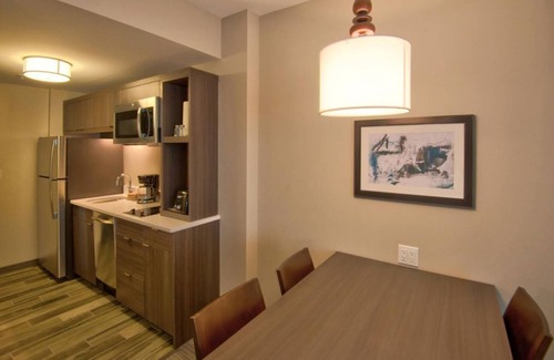 Flagami Hotel | Hotel-Style Stays for Families & Groups | Close to Miami Airport 2 Units | Kitch