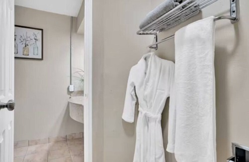 Clarksville Apartment | Hotel-Style Studio Near APSU & Fort Campbell Queen Bed + Kitchenette + Wifi