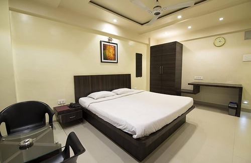 Hadapsar Hotel | Hotel Suresh Inn