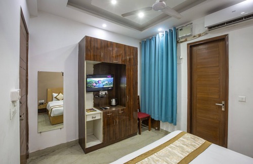 Sector 62 Hotel | Hotel Surya Palace