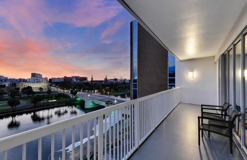 Downtown Tampa Hotel | Hotel Tampa Riverwalk