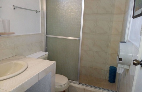 San Salvador House | Hotel Tazumal House
