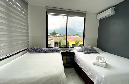 San Salvador House | Hotel Tazumal House