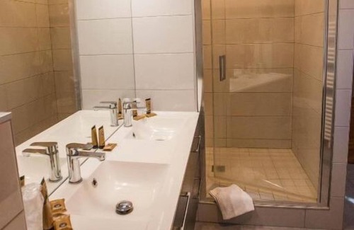 Lons-le-Saunier Hotel | Hotel Terminus - Pizzeria Pizz'A Gogo