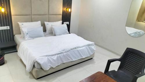 Surat Hotel | hotel the crown