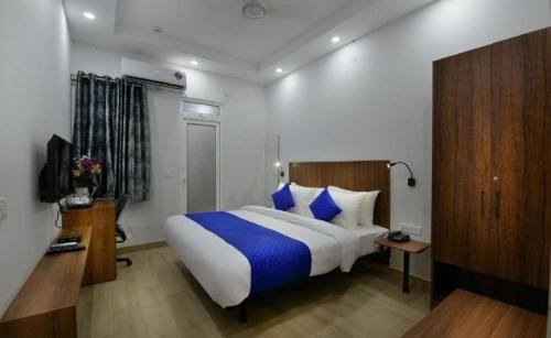 Indirapuram Hotel | Hotel The Emporio A Corporate suites