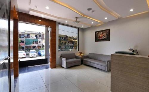 Indirapuram Hotel | Hotel The Emporio A Corporate suites
