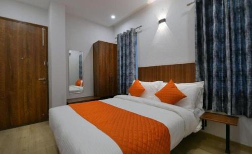 Indirapuram Hotel | Hotel The Emporio A Corporate suites