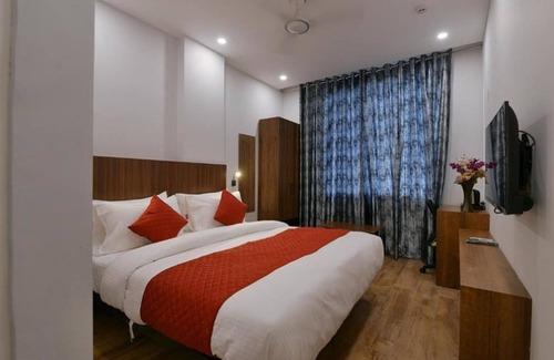 Indirapuram Hotel | Hotel The Emporio A Corporate suites