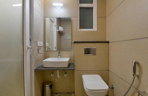 Indirapuram Hotel | Hotel The Emporio A Corporate suites