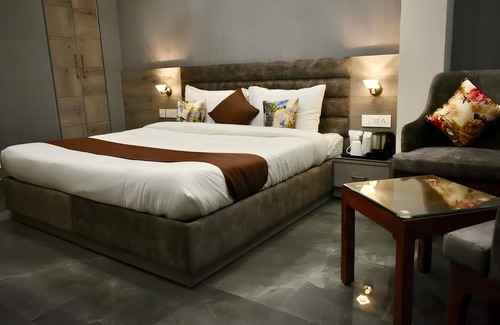 Zirakpur Hotel | HOTEL THE LAMP
