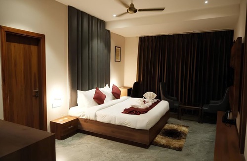 Zirakpur Hotel | HOTEL THE LAMP