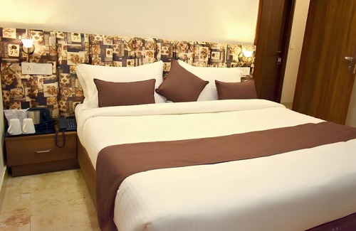 Zirakpur Hotel | HOTEL THE LAMP