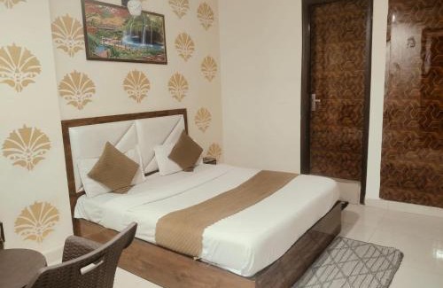 Sector 27 Hotel | Hotel The Moon