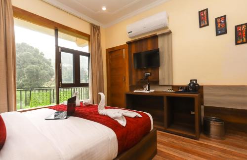 Dharamshala Hotel | Hotel The Nest, Rooftop Cafe, Bonfire with a Sceneric Mountain View