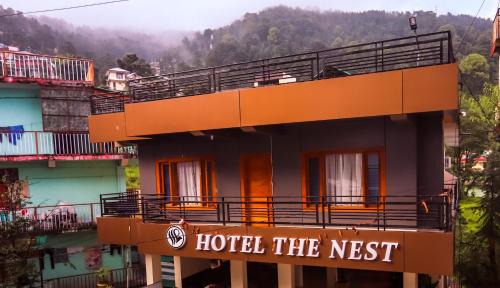 Dharamshala Hotel | Hotel The Nest, Rooftop Cafe, Bonfire with a Sceneric Mountain View