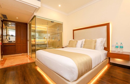 Connaught Place Hotel | Hotel The Royal Plaza