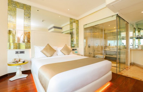 Connaught Place Hotel | Hotel The Royal Plaza