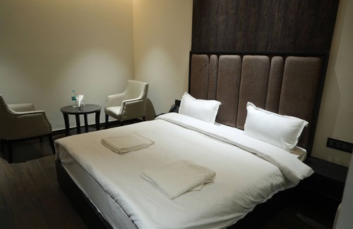 Bathinda Hotel | HOTEL THE ROYALISTA