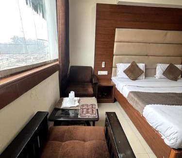 Zirakpur Hotel | Hotel The Safari