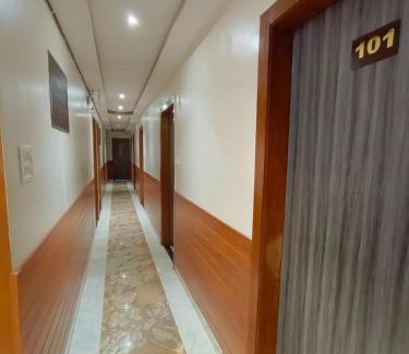 Santacruz House | Hotel Time Gold Near Domestics Airport
