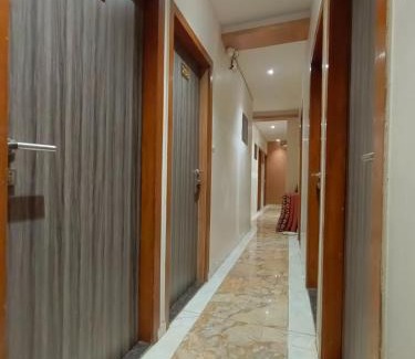 Santacruz House | Hotel Time Gold Near Domestics Airport