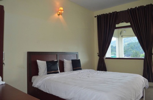 Parapat Hotel | Hotel Toba Shanda By Helocus