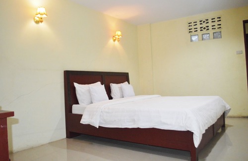 Parapat Hotel | Hotel Toba Shanda By Helocus