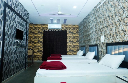 Palsana Hotel | Hotel Triangle, Surat
