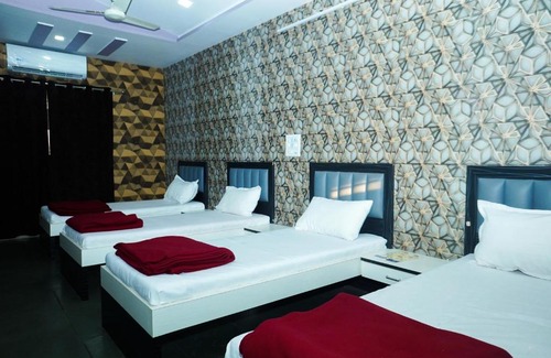 Palsana Hotel | Hotel Triangle, Surat